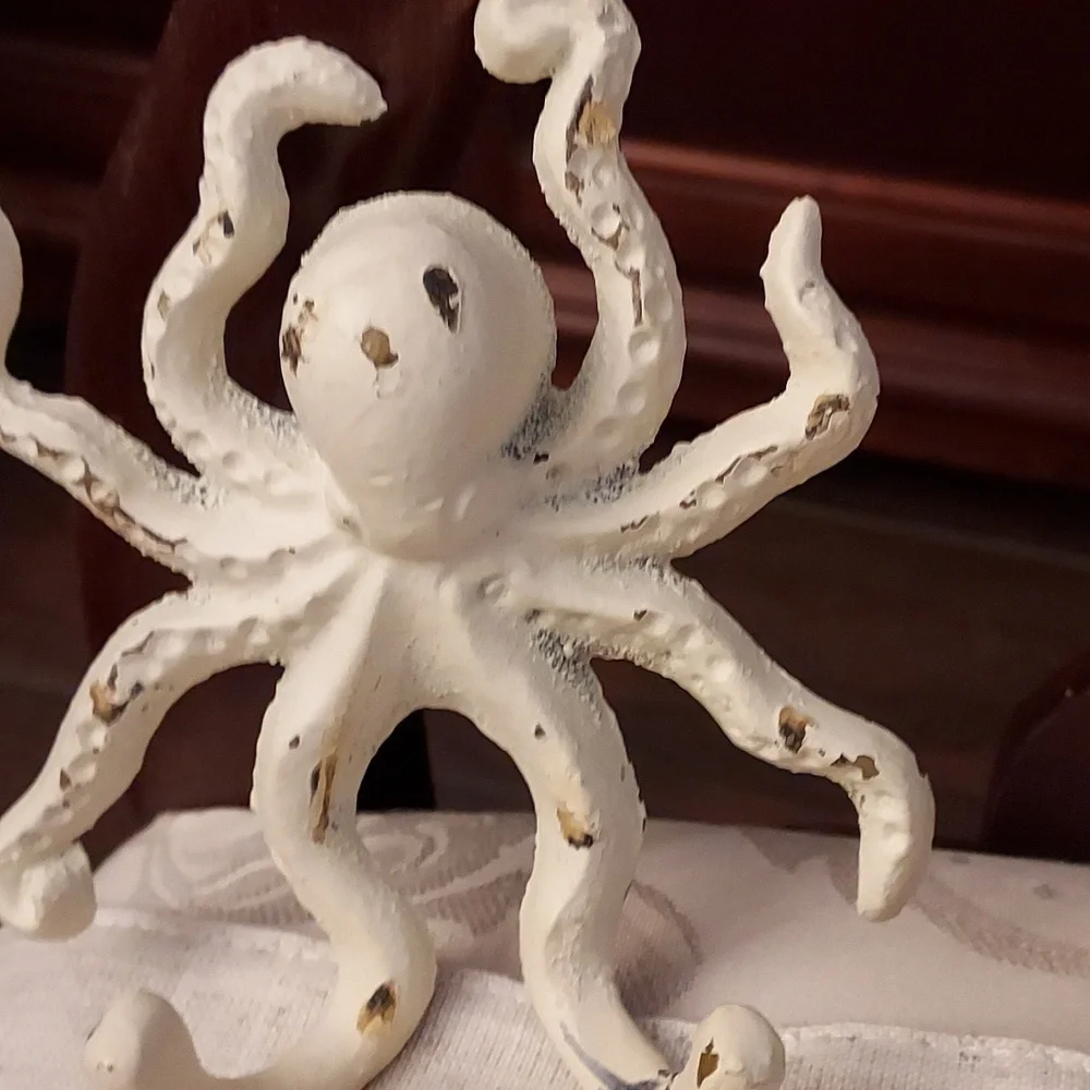 New set of 3 Octupus hooks to hang on the wall or can be used as paper weights